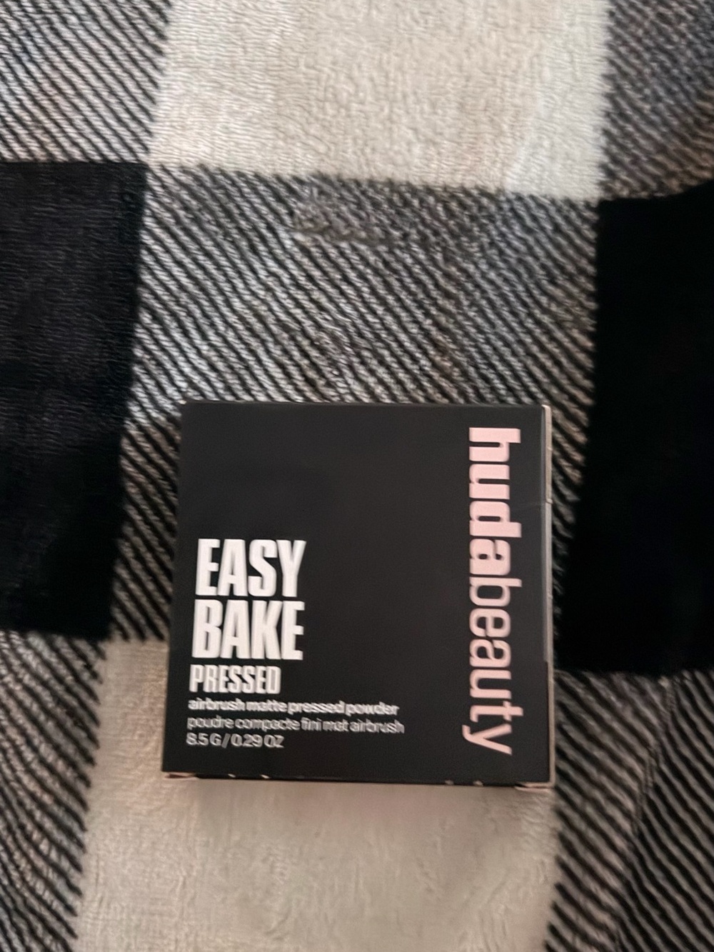 HUDA BEAUTY Easy Bake Pressed Compact in Black with Pink Branding